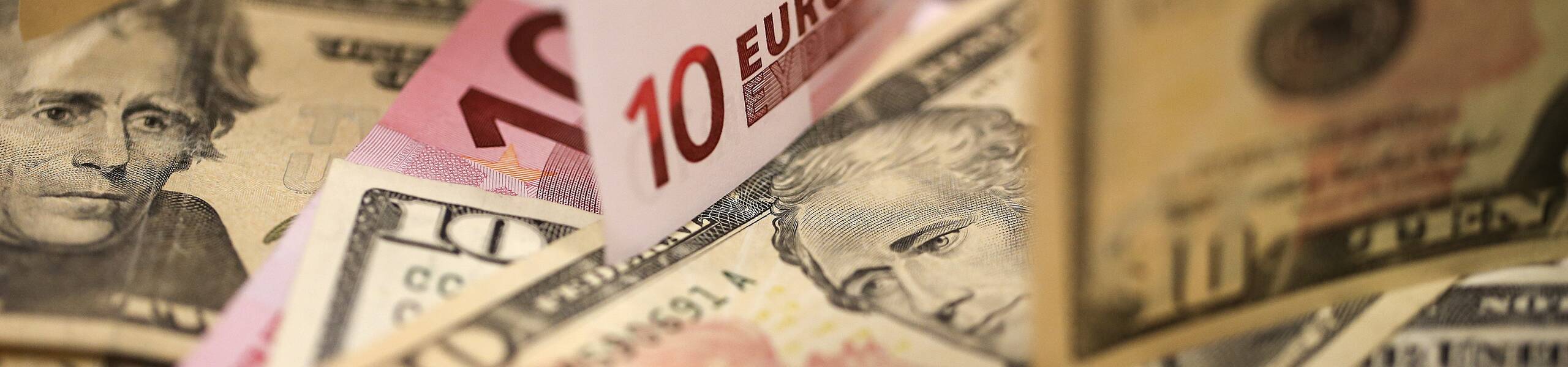 EUR/USD: euro kembali ke garis leher